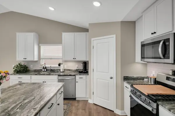 18184 Hartlin AVE, Lakeville, MN 55044