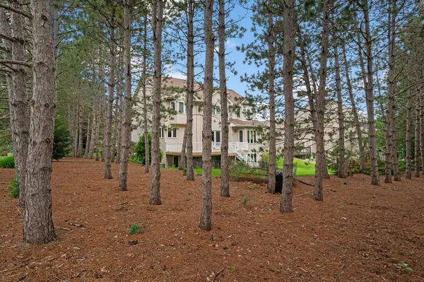 8197 Drexel CT, Eden Prairie, MN 55347