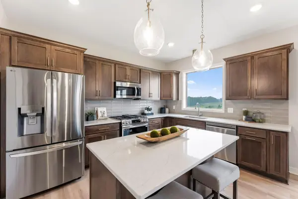 13721 Arrowhead WAY, Rosemount, MN 55068