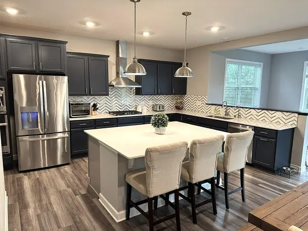 1562 Edgebrook LN, Carver, MN 55315