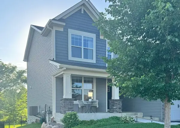 1562 Edgebrook LN, Carver, MN 55315