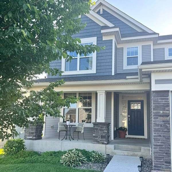 1562 Edgebrook LN, Carver, MN 55315