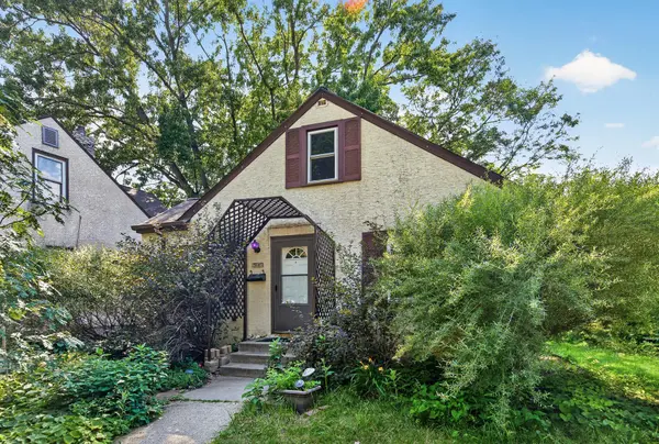 5336 Hiawatha LN, Minneapolis, MN 55417