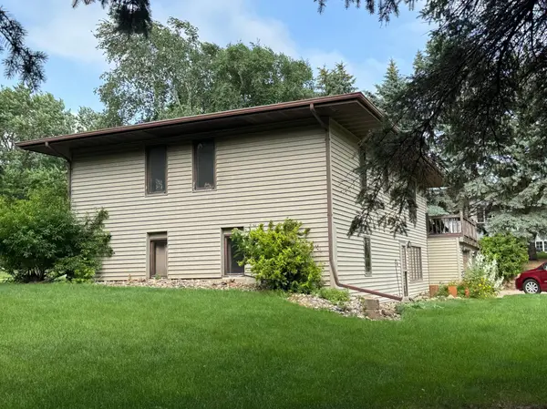 1525 Sayles DR, Jackson, MN 56143