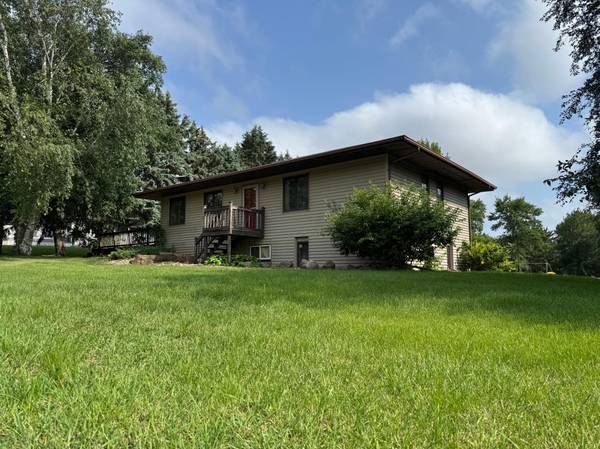 1525 Sayles DR, Jackson, MN 56143