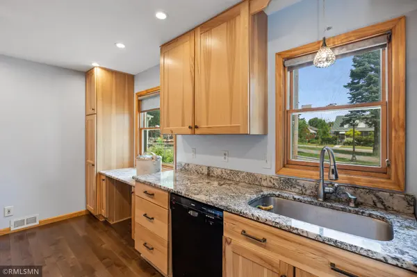 609 Nevada AVE E, Saint Paul, MN 55130