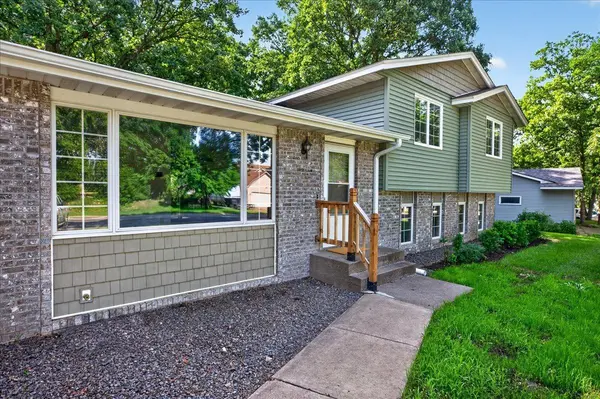 221 Jerry Liefert DR, Monticello, MN 55362