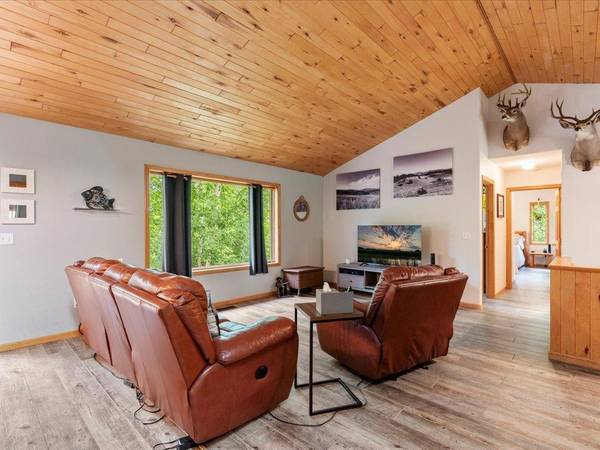 8343 Timber LN, Nisswa, MN 56468