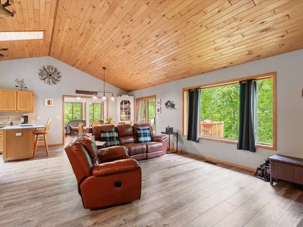 8343 Timber LN, Nisswa, MN 56468