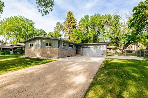 2853 2nd ST N, Fargo, ND 58102