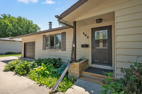 305 Maywood AVE, Eagle Lake, MN 56024