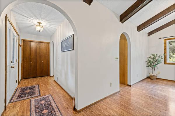 8454 Pleasant View DR, Mounds View, MN 55112