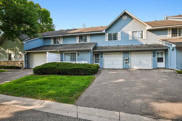 2580 Bedford CT #16, Mendota Heights, MN 55120