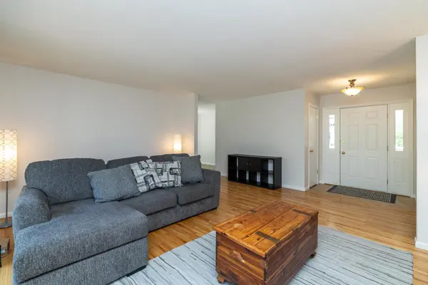 991 Cortland DR, Apple Valley, MN 55124
