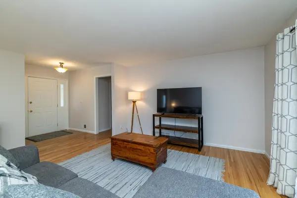 991 Cortland DR, Apple Valley, MN 55124