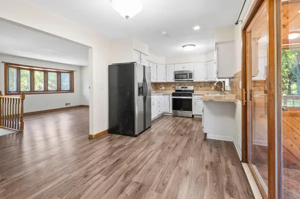 2090 Carnelian LN, Eagan, MN 55122