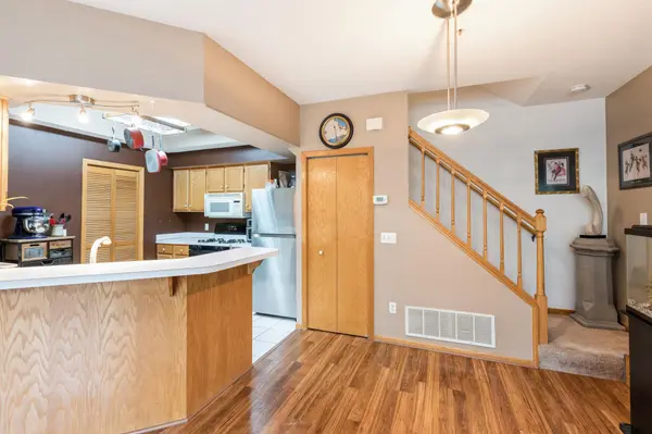 2752 Autumnwood LN, Minnetonka, MN 55305