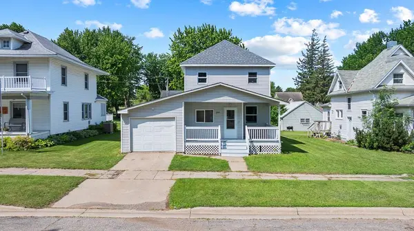 204 1st ST, Russell, MN 56169