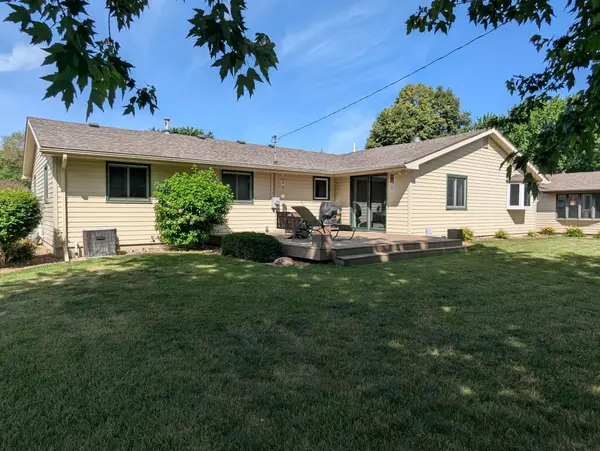 1111 Skylark LN, Albert Lea, MN 56007