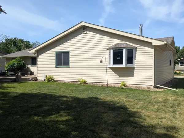 1111 Skylark LN, Albert Lea, MN 56007