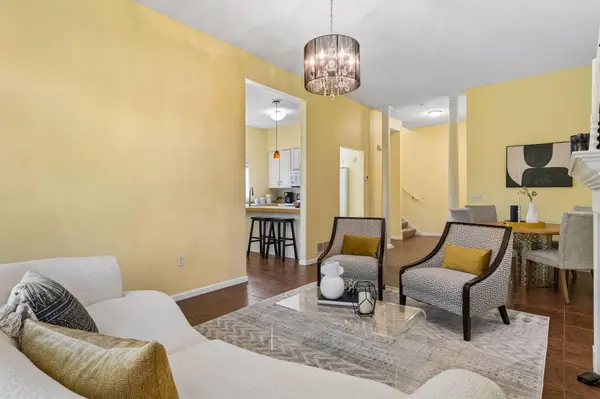 2433 Columbus CT, Minneapolis, MN 55404