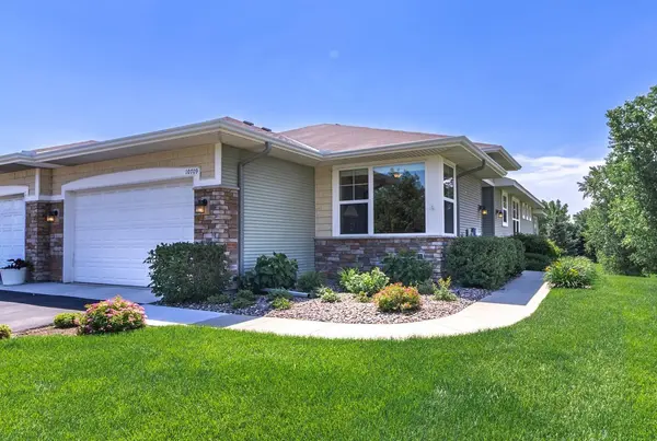 10709 Kingsfield LN, Woodbury, MN 55129