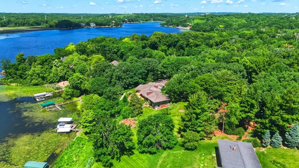 7011 Willow Creek RD, Eden Prairie, MN 55344