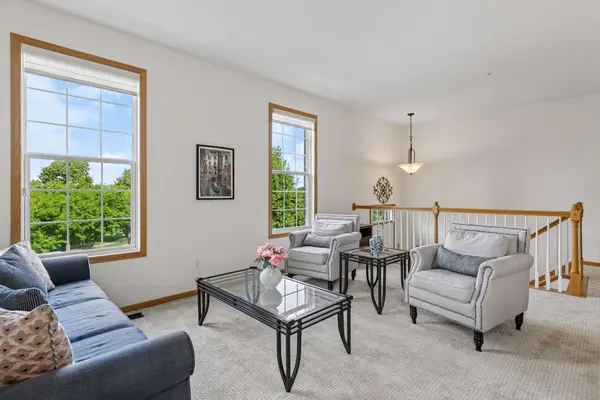 9993 Pincherry LN, Eden Prairie, MN 55347