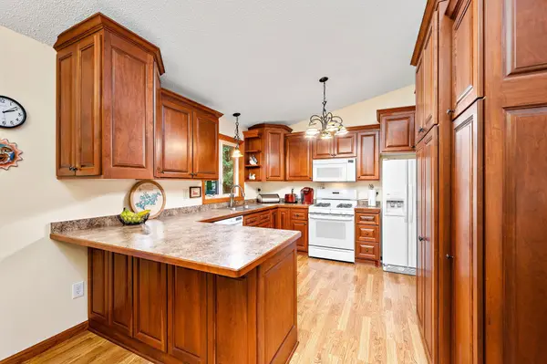 4151 Valley View ST, Saint Bonifacius, MN 55375