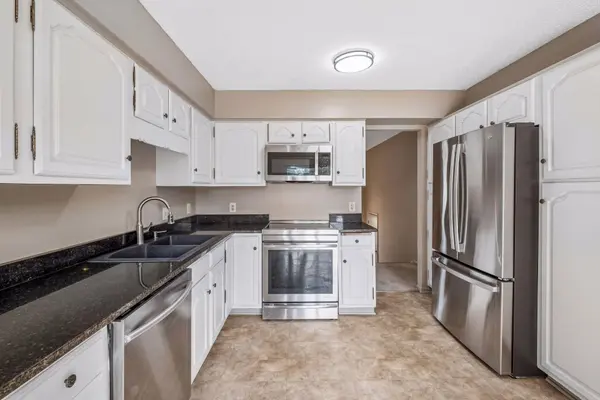 1790 Crestridge LN, Eagan, MN 55122