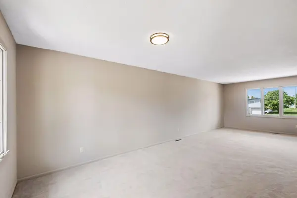 1790 Crestridge LN, Eagan, MN 55122