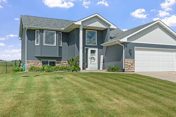 816 Cologne LN, Waverly, MN 55390