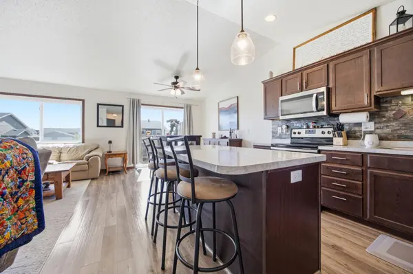 2151 Admiral DR W, West Fargo, ND 58078