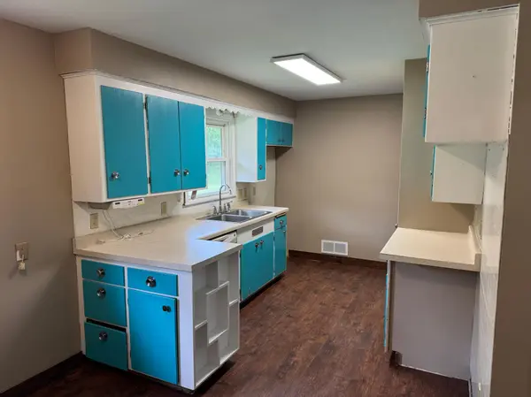 435 W Ottawa ST, Le Center, MN 56057