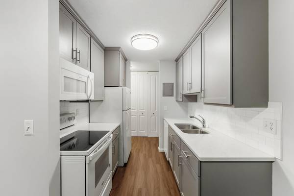 2800 Hamline AVE N #216, Roseville, MN 55113
