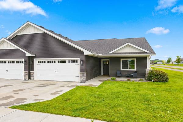 1581 Keanan LN, Altoona, WI 54720