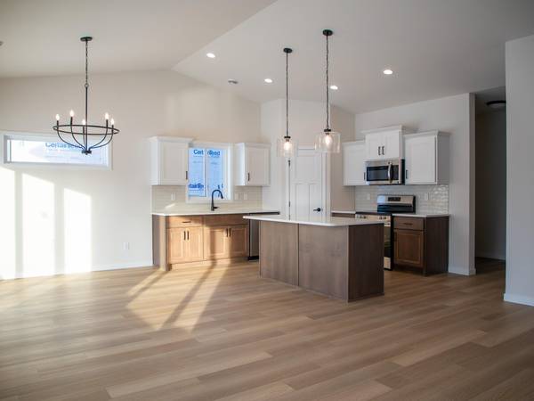4866 Decorah WAY S, Fargo, ND 58104