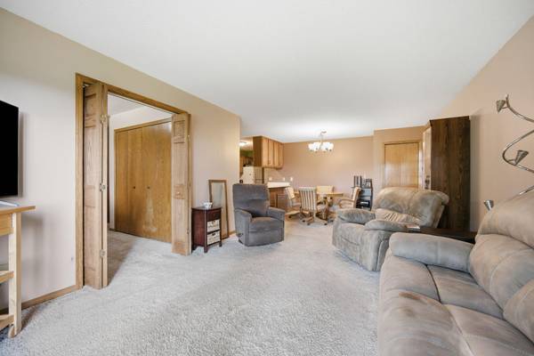 14000 44th PL N #2, Plymouth, MN 55446