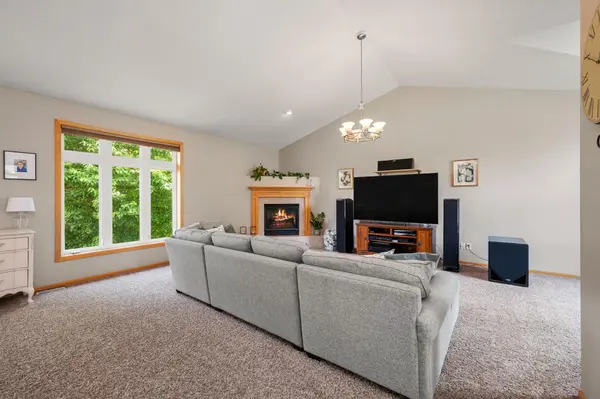 13522 Oakwood DR, Rogers, MN 55374