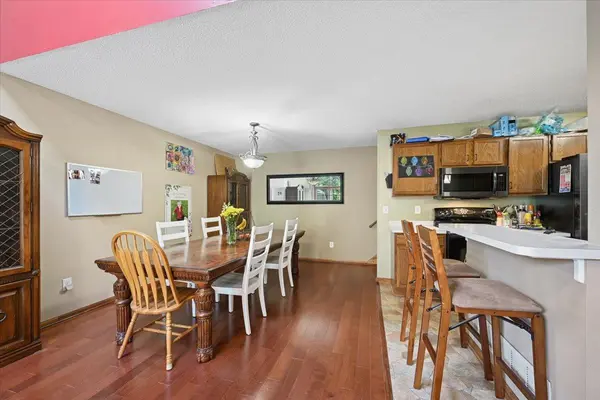 102 Primrose CT, Vadnais Heights, MN 55127