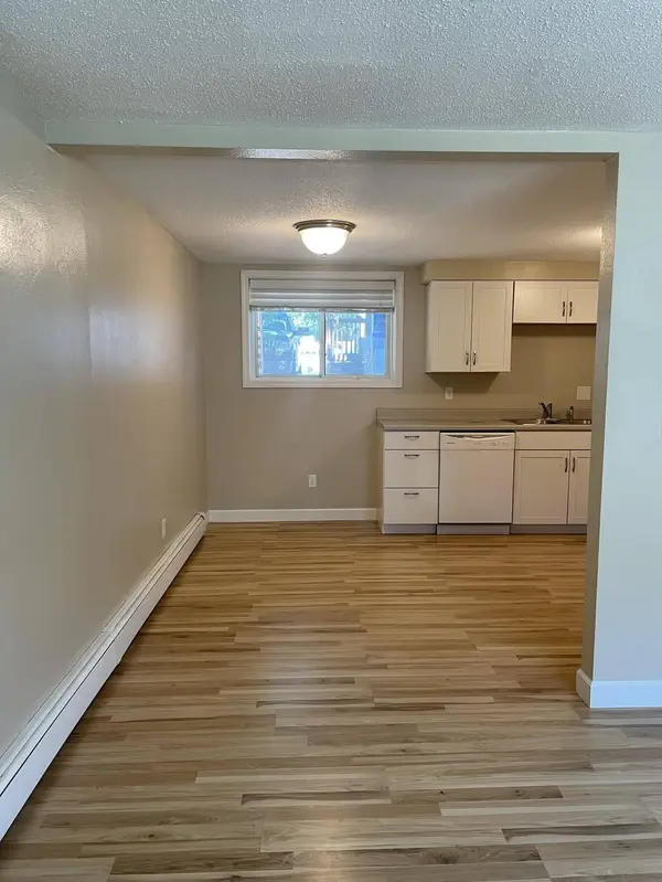 1305 16 1/2 ST S, Fargo, ND 58103
