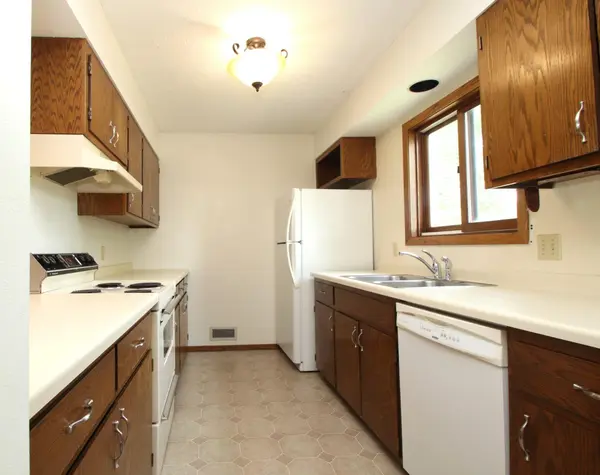 2525 Stockinger DR, Saint Cloud, MN 56303