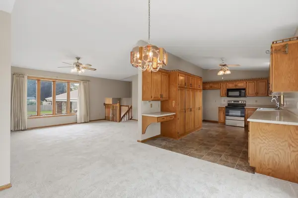 2073 Lydia AVE E, Maplewood, MN 55109