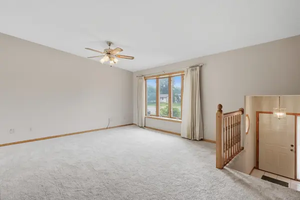 2073 Lydia AVE E, Maplewood, MN 55109