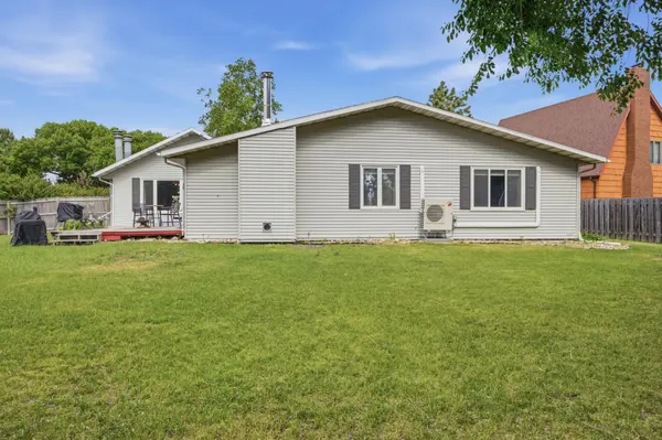 57 Prairiewood DR S, Fargo, ND 58103