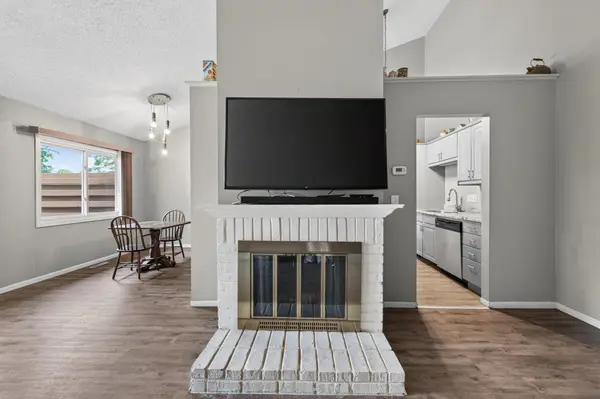 324 Shawnee TRL, Shakopee, MN 55379