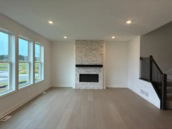 8657 Periwinkle BLVD, Woodbury, MN 55129