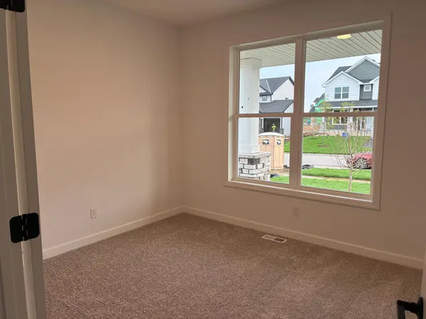 8657 Periwinkle BLVD, Woodbury, MN 55129