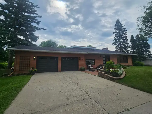 1310 4th ST N, Wahpeton, ND 58075