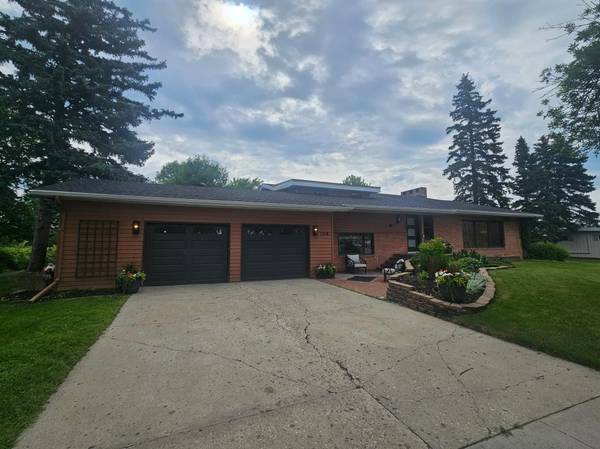 1310 4th ST N, Wahpeton, ND 58075